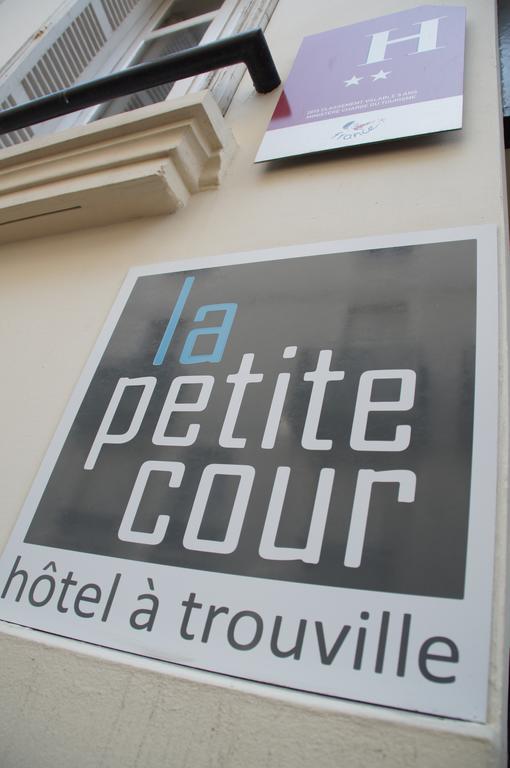La Petite Cour